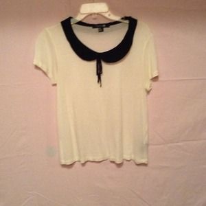☀PRICE REDUCED☀ black and white Peter Pan top