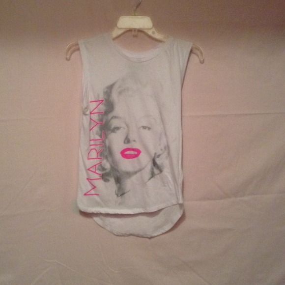 Slight high low Marilyn Monroe white tank