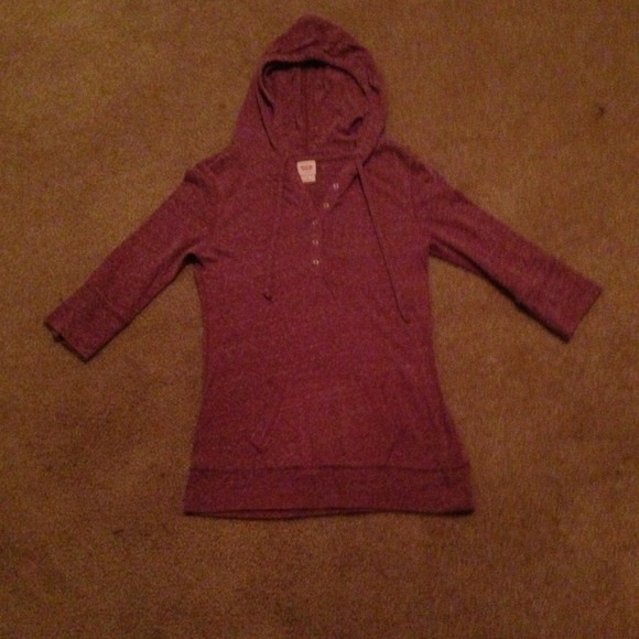 3 quarter length sleeve light weight hoodie