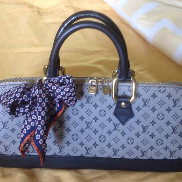 Authentic Louis Vuitton - Picture 2 of 4