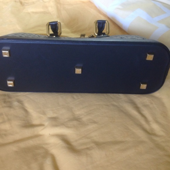 Authentic Louis Vuitton - Picture 3 of 4