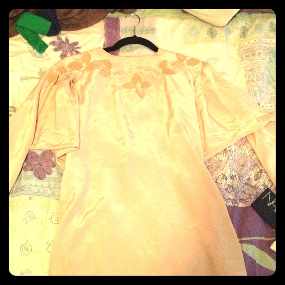 Silky vintage top with autumnal appliqués