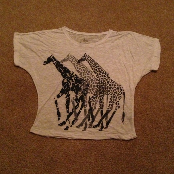 Giraffe short sleeve shirt.