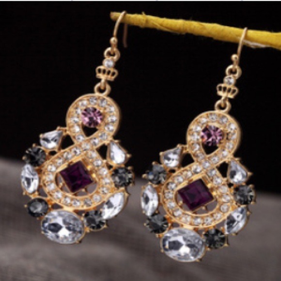 One pair of earrings