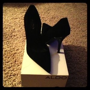 Aldo suede black heels size 7 1/2
