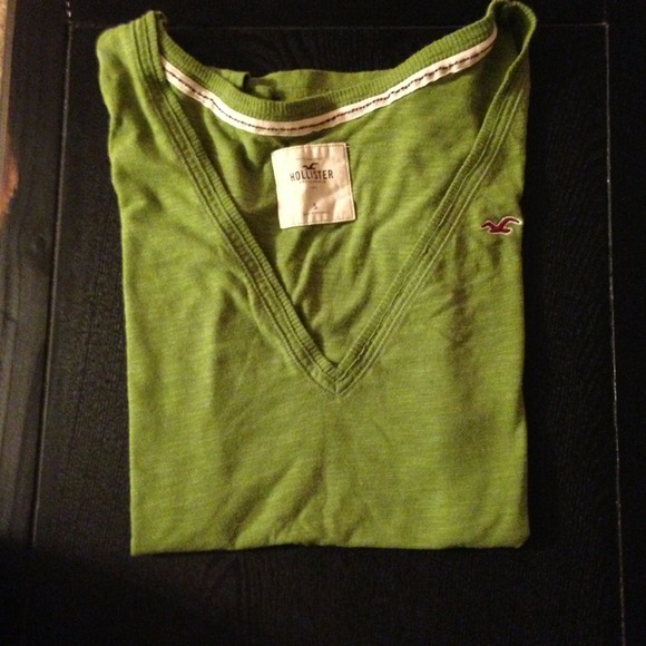 SOLD🌟🌟Olive green Hollister v neck sz S