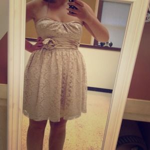 Beautiful shimmery gold homecoming dress. Size 11