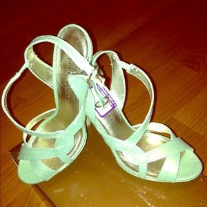 Audrey Brooke mint shoes