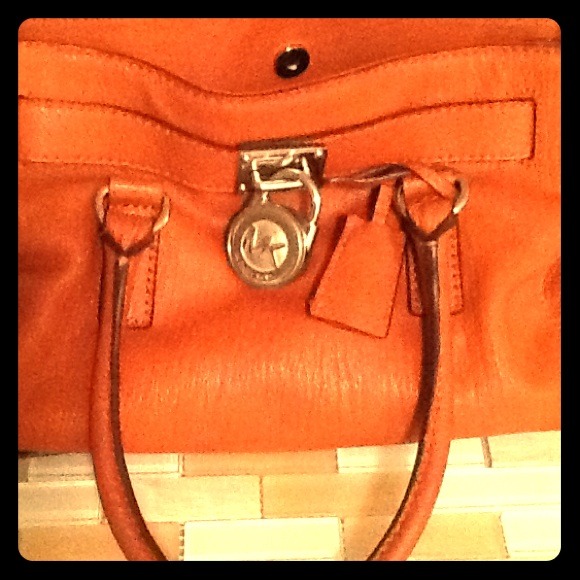 HOLD!! Michael Kors Hamilton Satchel!!