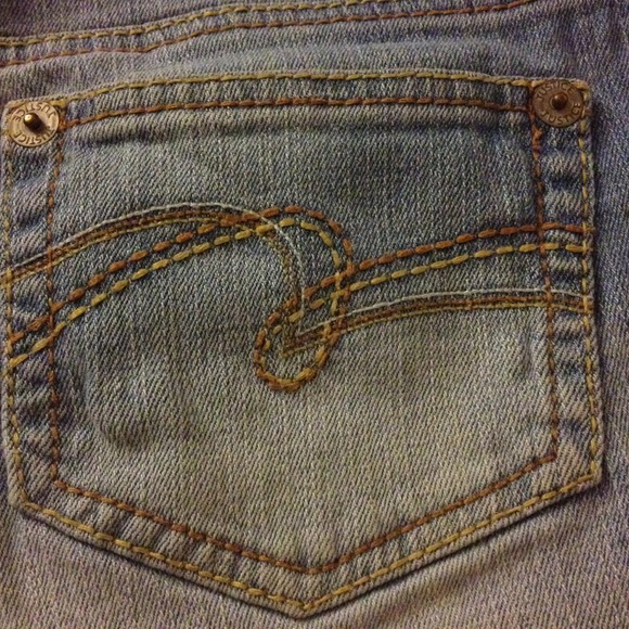 Shorts - Picture 3 of 4