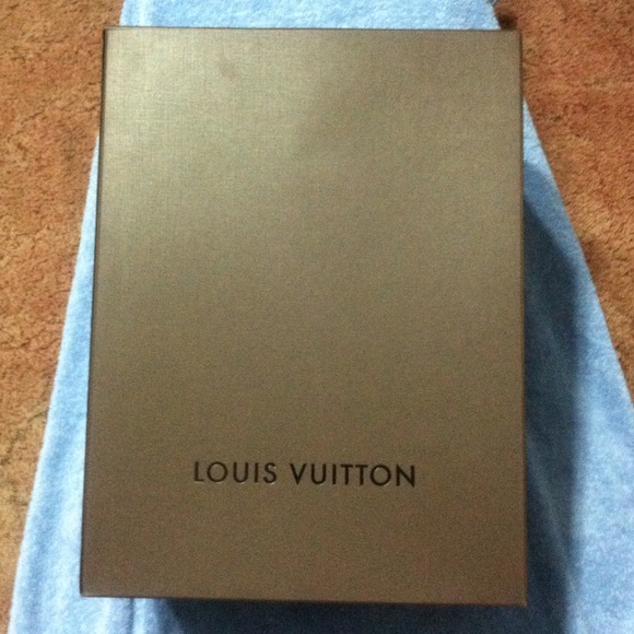 💥Sold💥Authentic LV Box