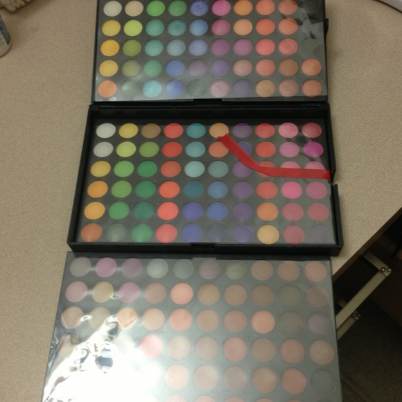180 Eyeshadows Palette!