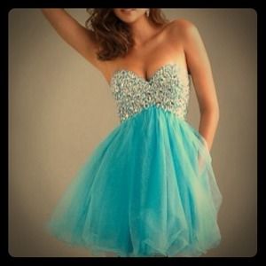 Short homecoming/prom dress