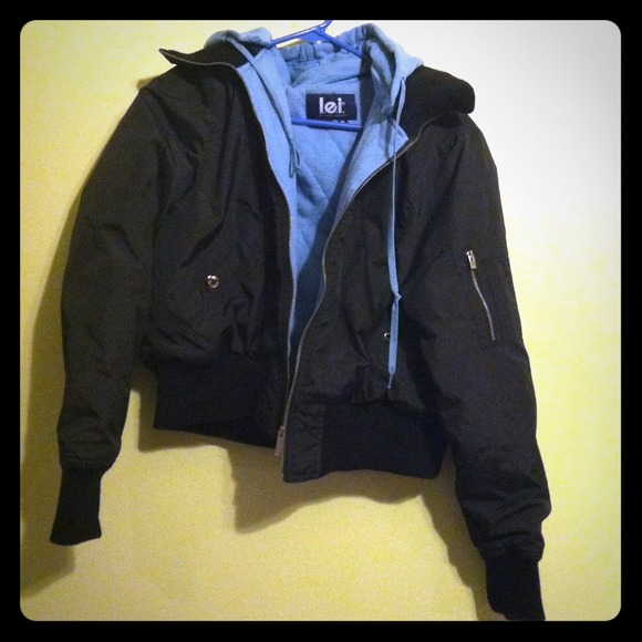 ✂Price cut✂ Black jacket with blue hood