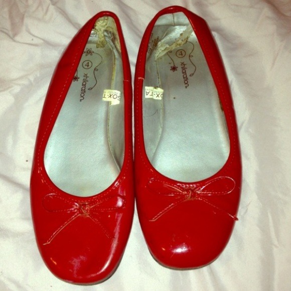 Red flats - Picture 1 of 1