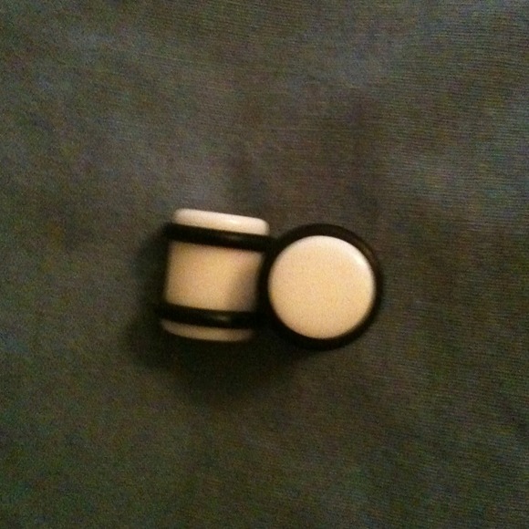 00 plugs