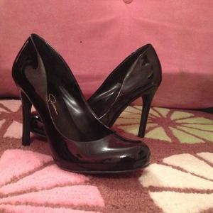 Black patent Jessica Simpson-Calie pumps   4-1/4"