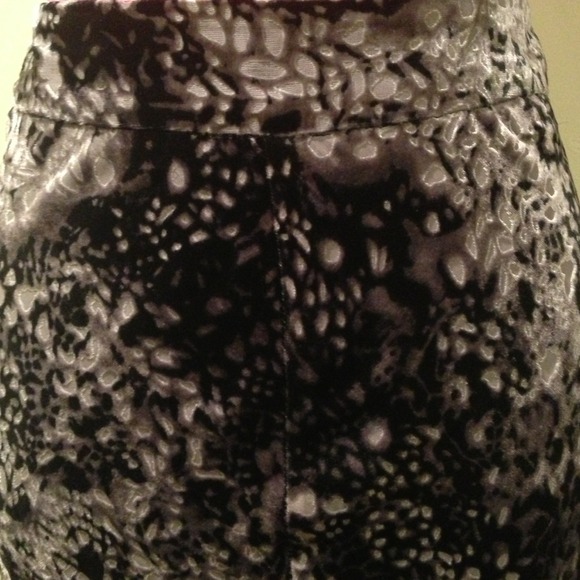 💥Reduced again!💥 black and gray burn-out skirt! - Picture 2 of 3