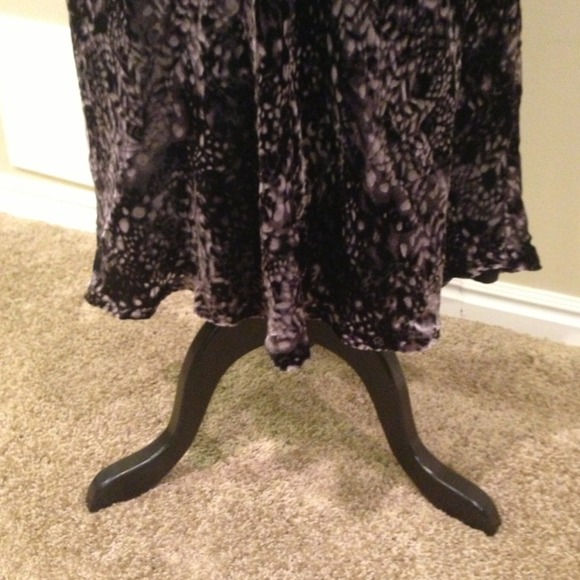 💥Reduced again!💥 black and gray burn-out skirt! - Picture 3 of 3