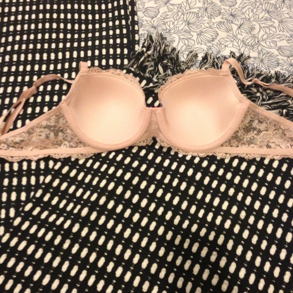 Victoria's Secret Dream Angels Demi Bra - Picture 2 of 3