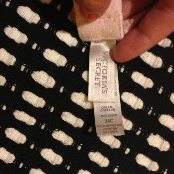 Victoria's Secret Dream Angels Demi Bra - Picture 3 of 3