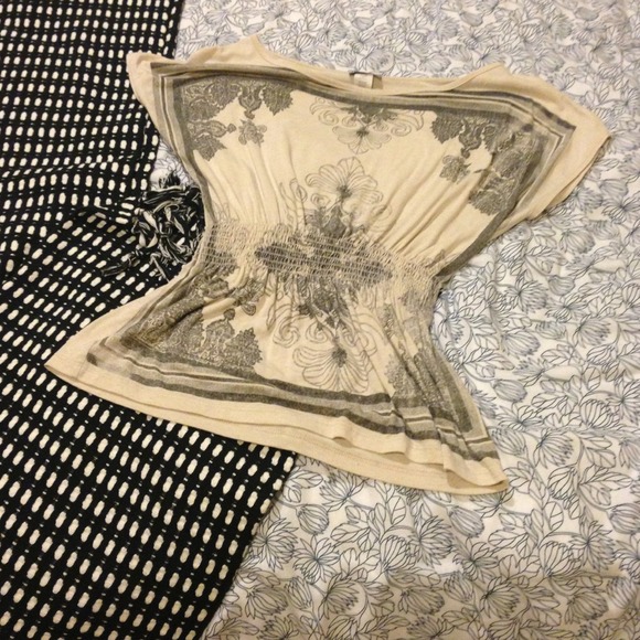 Flowy top with cinched waist - Picture 2 of 3