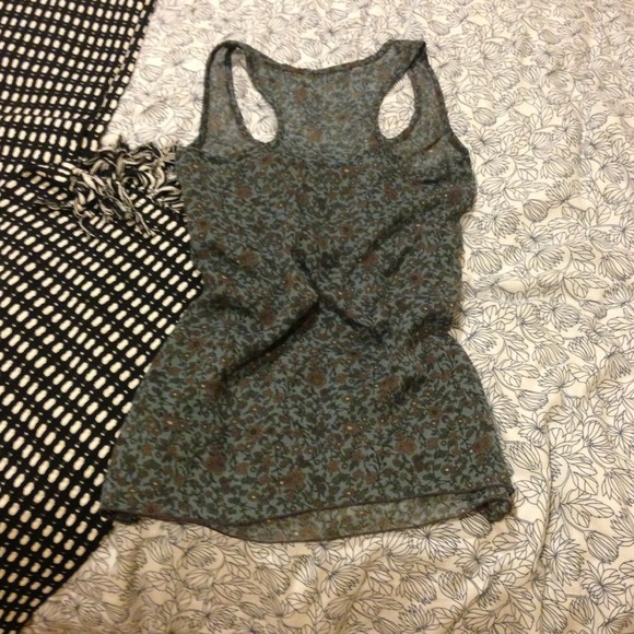 Sheer Floral top - Picture 3 of 3