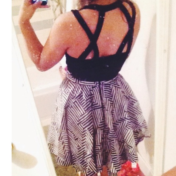 TOPSHOP HIGHWAIST SKIRT