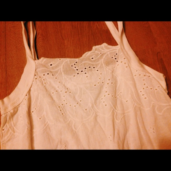 💕White cropped tank top💕 - Picture 2 of 3