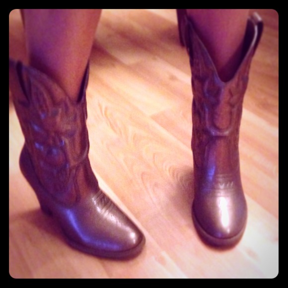⚠SOLD⚠👢BRONZE COWBOY BOOTS👢