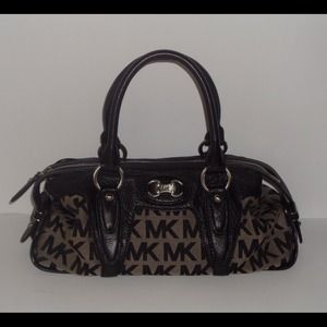 💢 SOLD 💢 MICHAEL KORS BLACK MONOGRAM SATCHEL