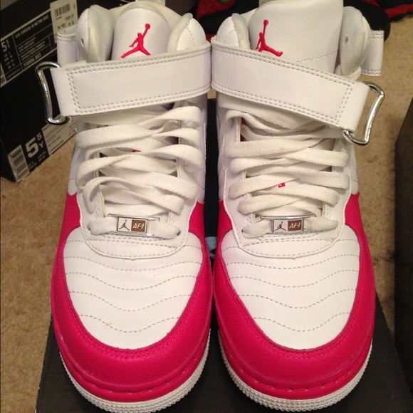 💢SOLD💢Jordan af12 size 5.5y
