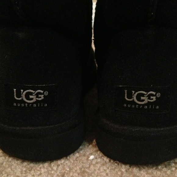 USED classic black Uggs 👌 - Picture 2 of 4
