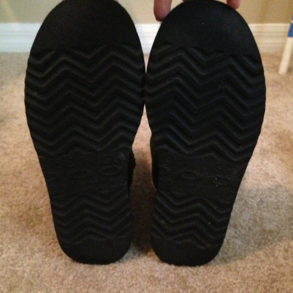 USED classic black Uggs 👌 - Picture 3 of 4