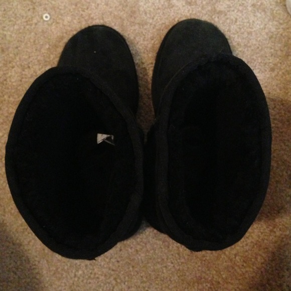 USED classic black Uggs 👌 - Picture 4 of 4