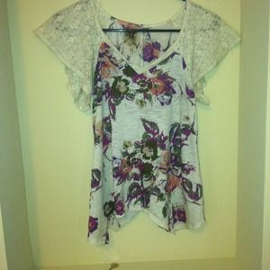 Cute shirt with lace sleeves