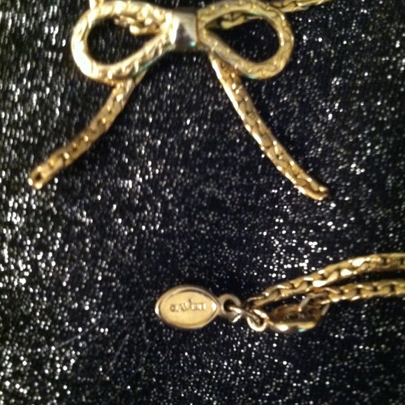 Vintage Avon Bow Necklace - Picture 2 of 4