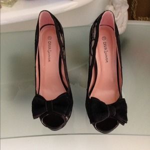 Lace with a bow heels