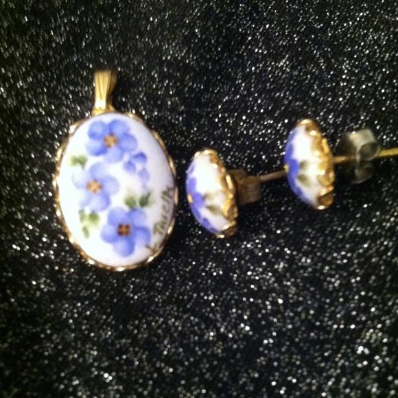 💙Vintage Hand Painted Porcelain Pendant/Earrings - Picture 2 of 4