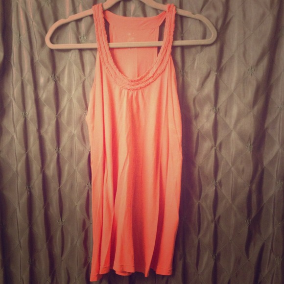 Pink ruffled collar tank