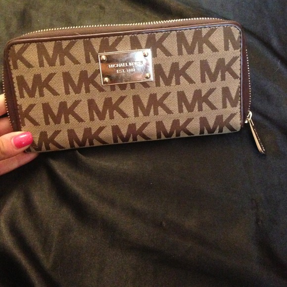 Authentic michael kors wallet⬇️⬇️reduced !!!