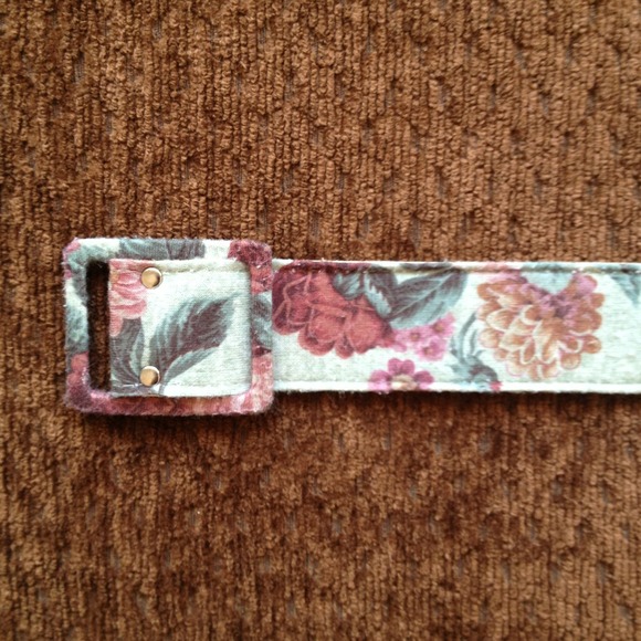 💐🎈Sold in bundle trade🎈💐Vintage floral belt