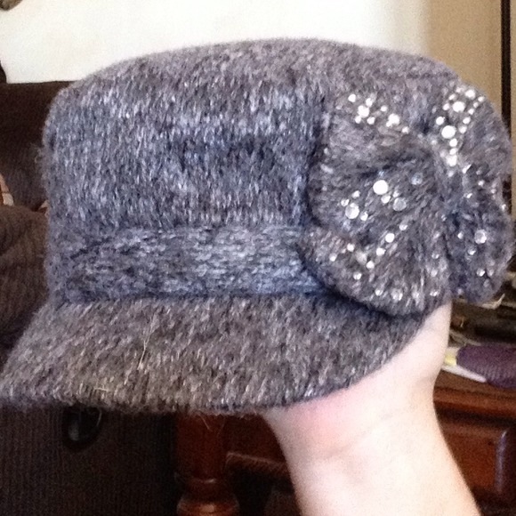 D&Y Grey hat with bedazzled bow