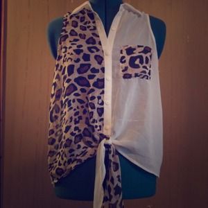 Leopard print shirt, lace back