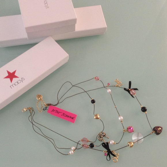 Betsey Johnson heart necklace