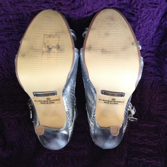 🚫SOLD🚫Shiekh Silver Heels - Picture 3 of 4