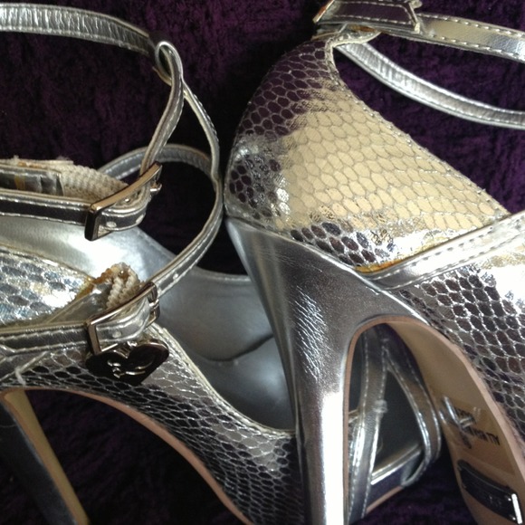 🚫SOLD🚫Shiekh Silver Heels - Picture 4 of 4
