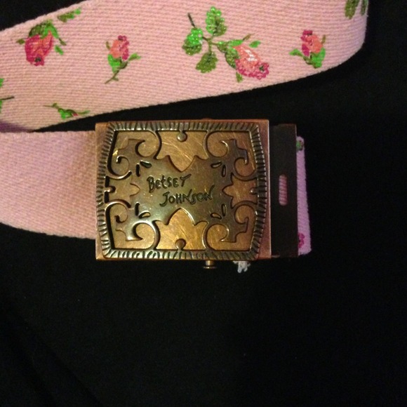 Pink, flowered Belt from Betsey Johnson - Picture 2 of 3
