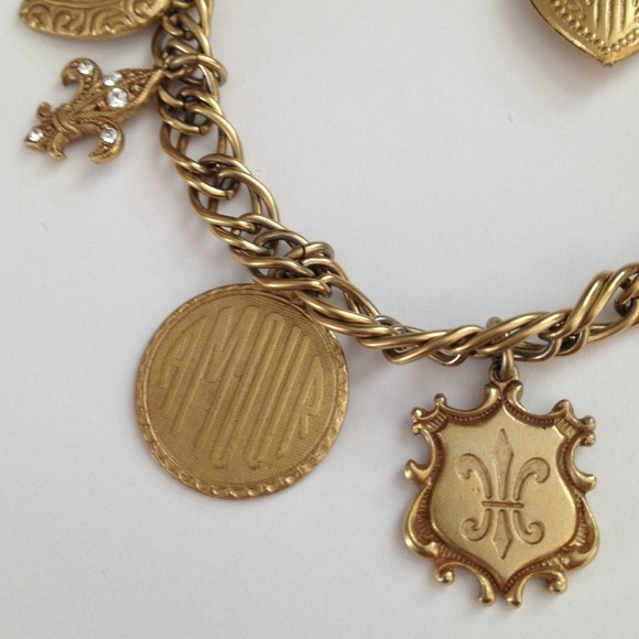 SOLD IN BUNDLE🙀La Vie Parisienne Bracelet - Picture 2 of 4