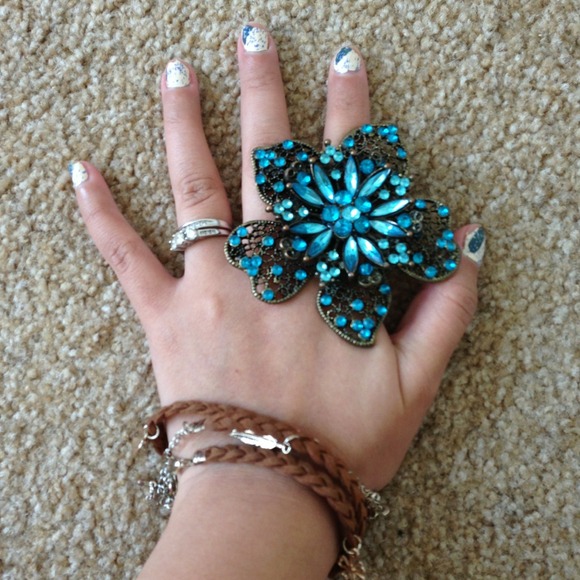 🚫Sold🚫Rhinestone flower ring - Picture 3 of 3